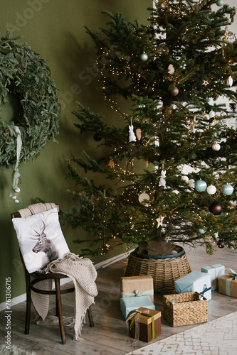 Obraz na płótnie Beautiful New Year decor in a stylish interior with a Christmas tree, wreath and gifts w salonie