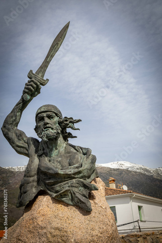 Estatua de Viriato en el Guijo de Santa Bárbara photo