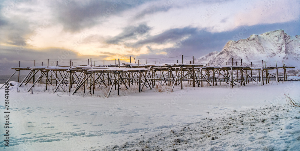 Fotografi Cod drying racks in Hamnoy on Lofoten, Norway