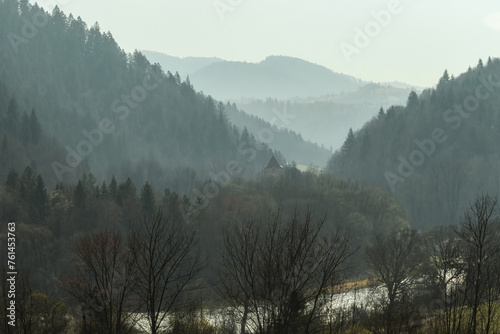 Fototapeta Naklejka Na Ścianę i Meble -  Mystery view of the Dunajec River Gorge and the Monastery Mountain shrouded in fog and sun in Pieniny National Park