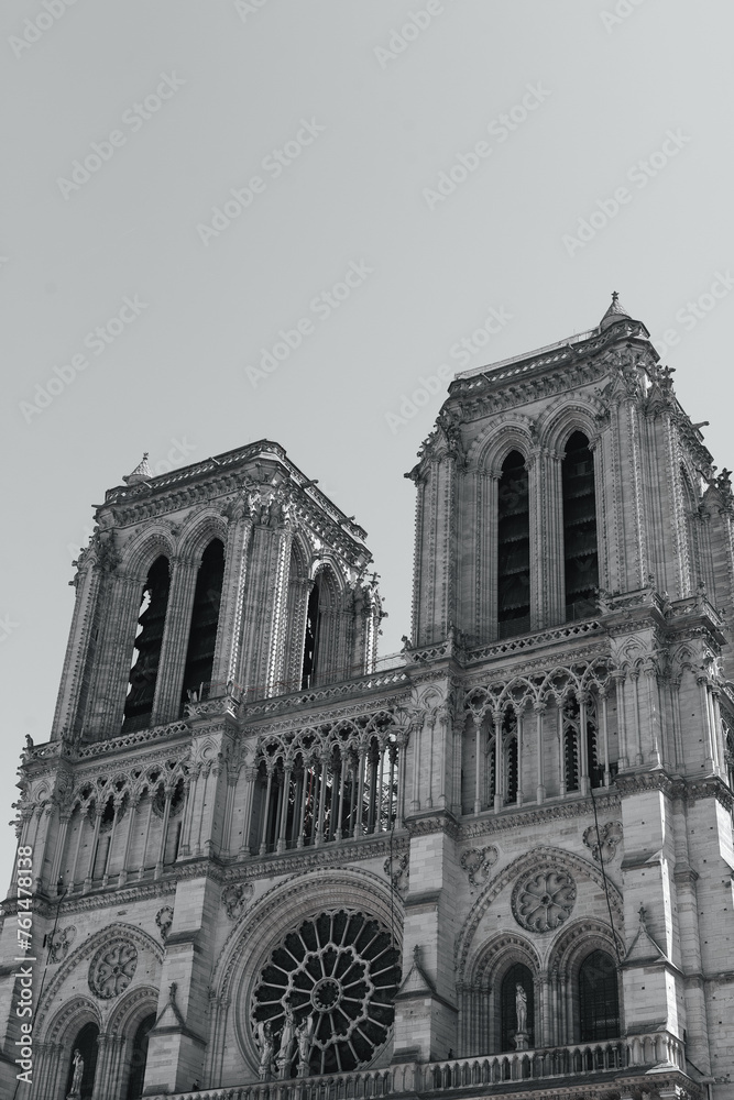 Black and white photo of Notre Dame cathedral in Paris