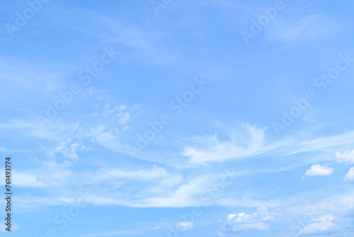 Fototapeta Naklejka Na Ścianę i Meble -  White clouds in a bright blue sky. The beauty of the nature
