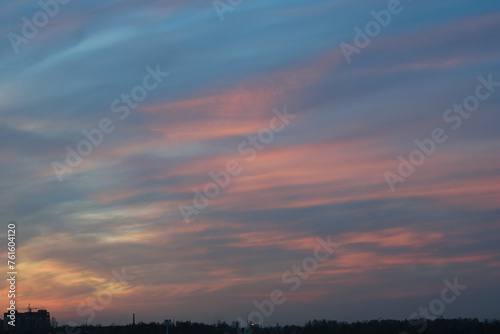 Obraz na płótnie Gray-blue gloomy dull sky at sunset, evening twilight, silhouette of the city on the horizon w salonie