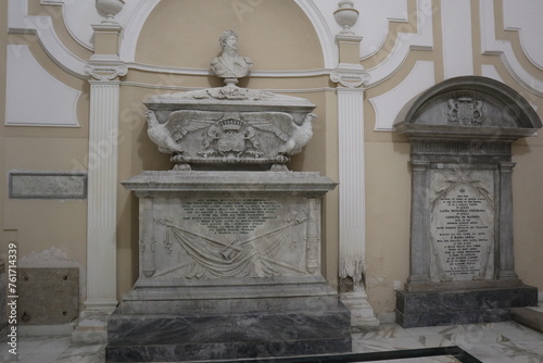 Obraz na płótnie Benevento - Monumento funebre del generale Manhes nella Chiesa di San Domenico w salonie