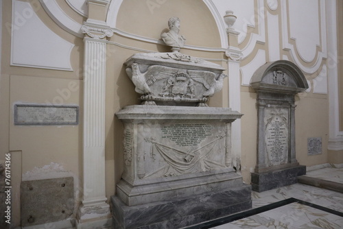 Obraz na płótnie Benevento - Monumento funebre nel transetto sinistro della Chiesa di San Domenico w salonie