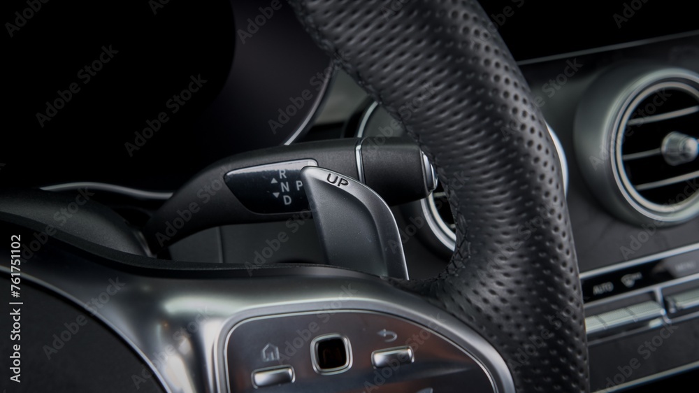 Naklejka premium Up shift paddle