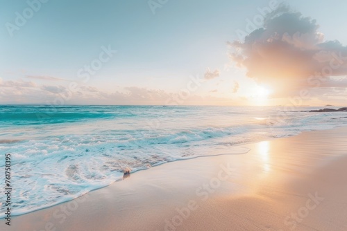 Empty sandy beach with soft waves and serene horizon © Е К