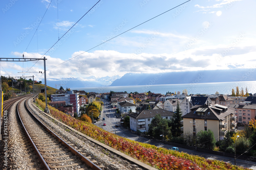 Eine Bahnreise durchs Weltkulturerbe Lavaux am Genfersee beginnt in Lausanne und endet in Vevey