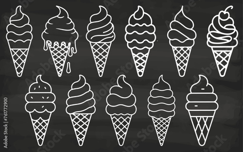 Einfache Strichzeichnungen von Waffeleis auf Kreidetafel: Vektorgrafik Illustrationen