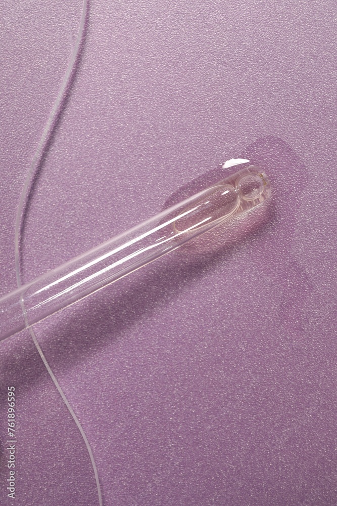 Pipette with moisturizing serum on violet background, top view - obrazy, fototapety, plakaty 