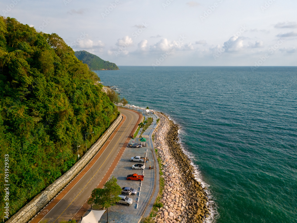Obraz premium Chantaburi Province Thailand, Road along the beach and ocean