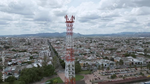 Vista panorámica de la antena de radio con la ciudad y el Cerro del Muerto al fondo. El “Cerro del Muerto” es el monumento natural más importante de Aguascalientes, México. photo