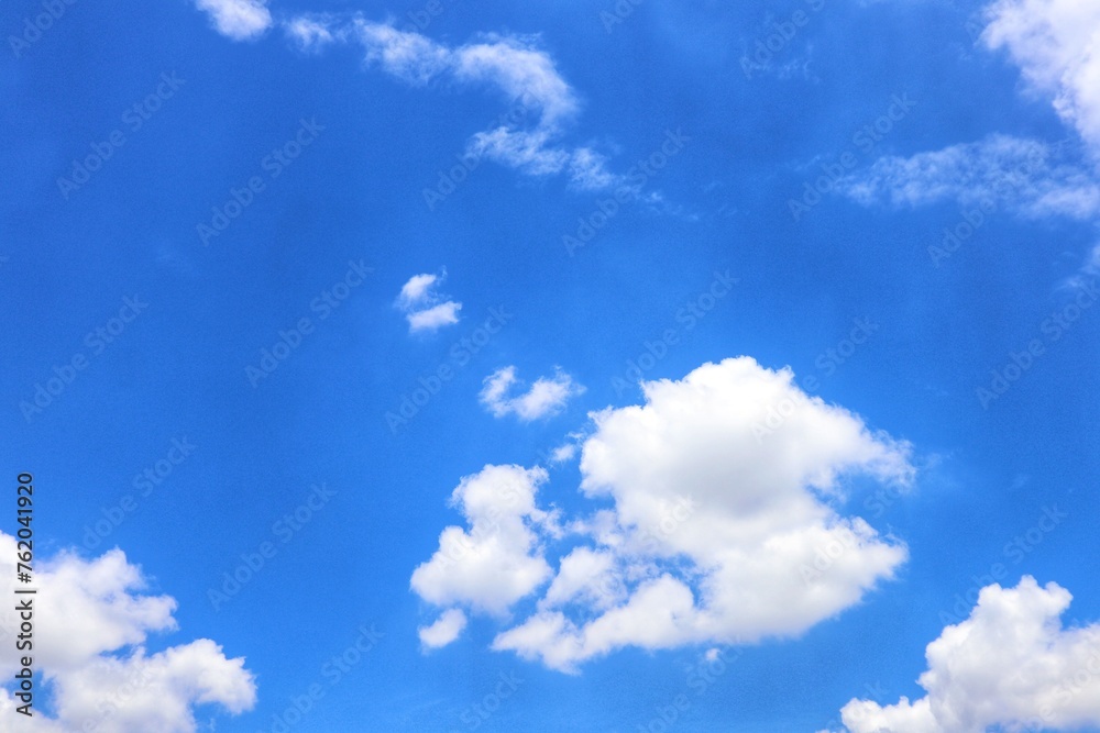 The sky is clear and cloudy during the day. The sky is clear and cloudy during the day.