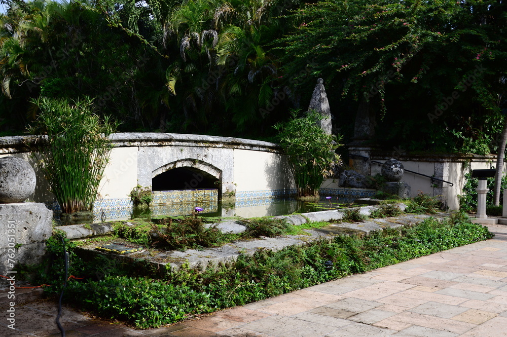 Fototapeta premium Garden at the Historical Church Bethesda by the Sea in the Town Palm Beach, Florida