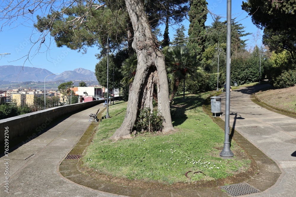 Benevento - Vialetti della Villa Comunale su Via delle Puglie