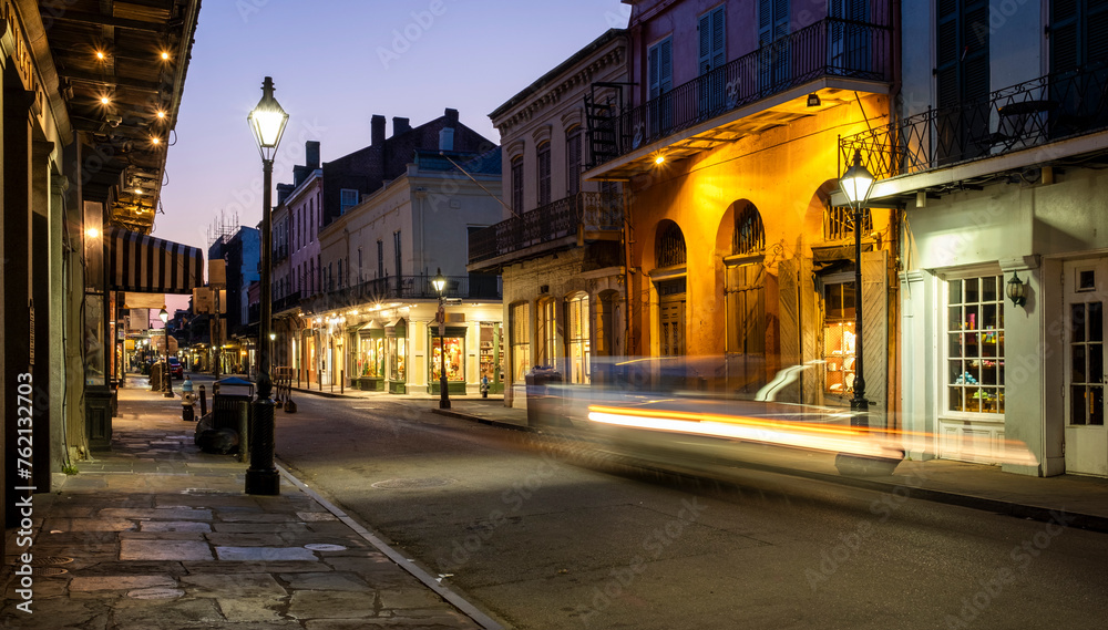 Naklejka premium New Orleans street in French Quarter at dusk