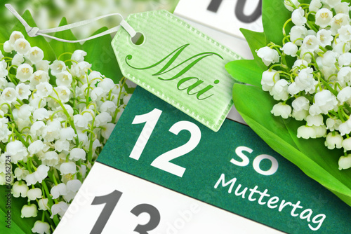 Deutscher Kalender Datum 12. Mai  2024  Sonntag und Muttertag mit Blumen