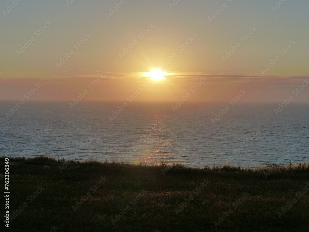 Coucher de soleil sur la mer à Etretat