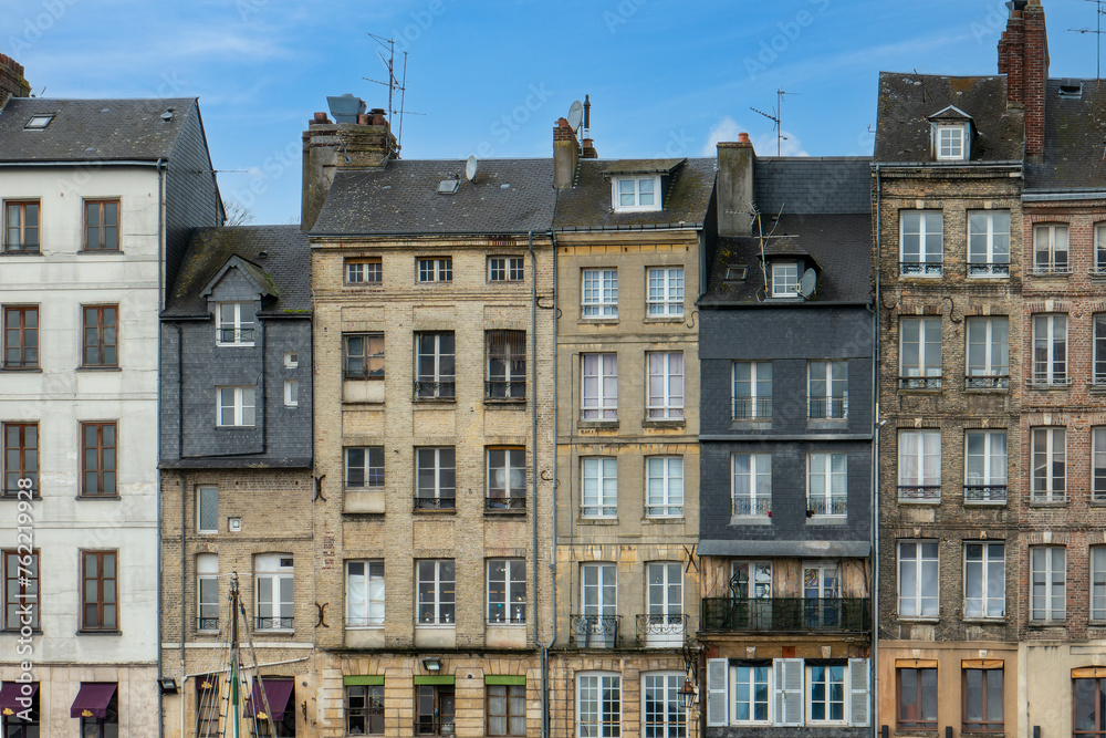 Fototapeta premium Façades des maisons du port de Honfleur