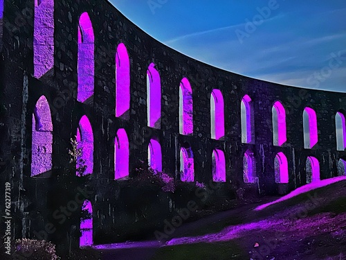 Foto McCaigs Tower at night, Oban, Scotland.