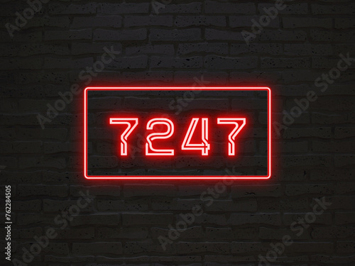 7247年のネオン文字