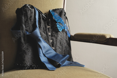Canvastavla Lingerie pour femme, corset, cravate et masque