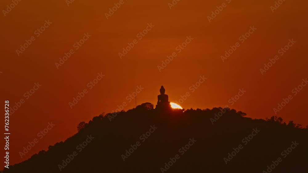 .scenery The sun circles behind the Buddha on the mountain as the sun travels from the sky and falls behind the mountain. .The Sky gradually changed color from yellow to orange and red over time. .scenery The sun circles behind the Buddha on the mountain as the sun travels from the sky and falls behind the mountain. .The Sky gradually changed color from yellow to orange and red over time.