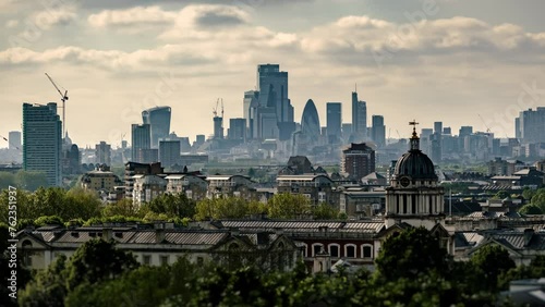 Late afternoon timelapse on London Skyline view from Greenwich Park (ID: 762351937)