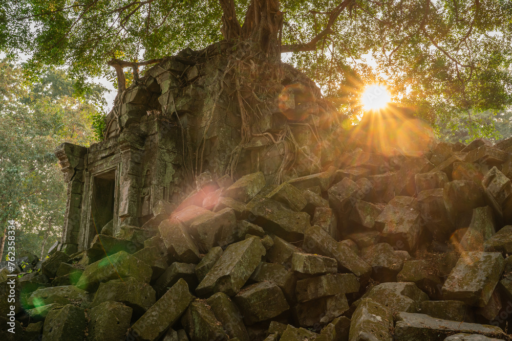 Naklejka premium The hidden beauty of ancient temple ruins in the middle of jungle forest temple of Beng Mealea temple, Siem Reap, Cambodia.