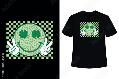 Retro Groovy St Patricks Day Shamrock Hippie Smile Face T-Shirt