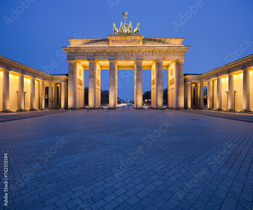 Deutschland  Berlin  Pariser Platz  Brandenburger Tor 