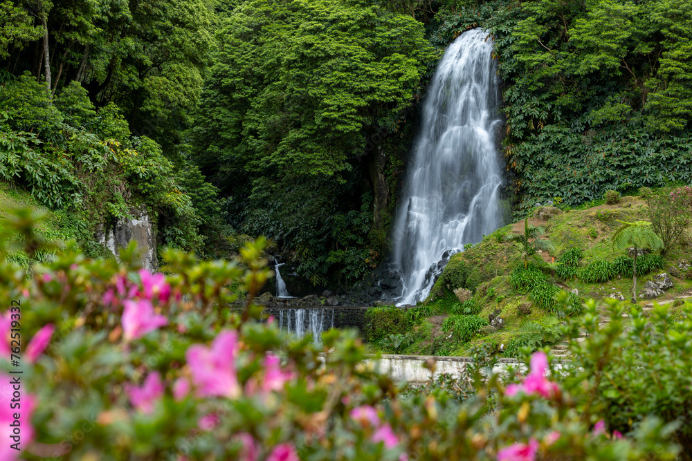 Obraz premium Veu da Noiva (Brides Veil) waterfall in Ribeira dos Caldeiroes, Nordeste, Sao Miguel island, Azores, Portugal