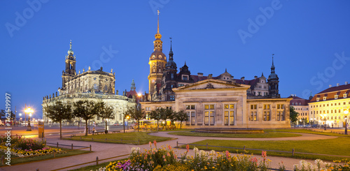 Deutschland, Dresden, Hofkirche, Residenzschloss, Theaterplatz photo