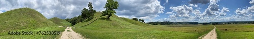 Reste der steinzeitlichen Siedlung Kernave in Litauen photo