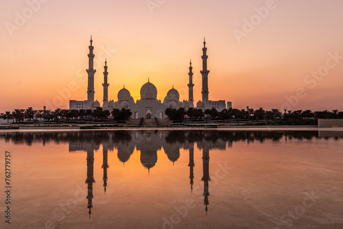 Evening view of Sheikh Zayed Grand Mosque in Abu Dhabi, United Arab Emirates.