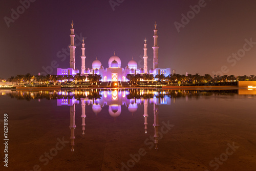 Night view of Sheikh Zayed Grand Mosque in Abu Dhabi reflecting in a water, United Arab Emirates.