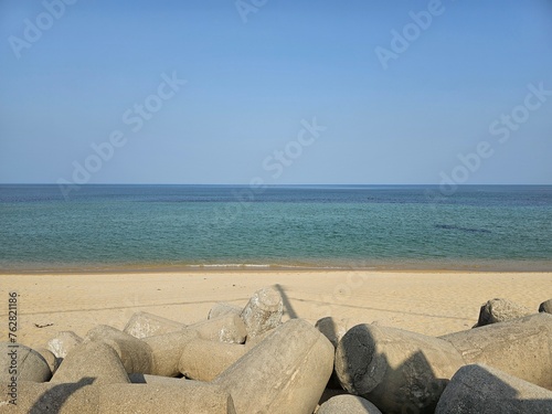 한국 강원도 속초 해수욕장 해변의 하늘과 바다, 모래사장의 아름다운 경관