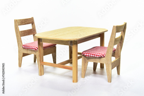ドールハウスのテーブルと椅子