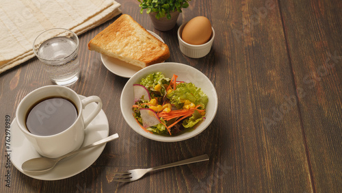 コーヒー・トースト・ゆで玉子・サラダのモーニングセット　イメージ