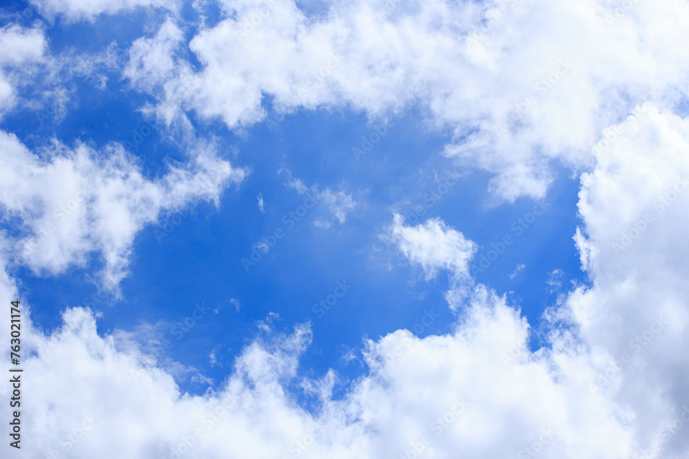 Obraz premium Blue sky background with clouds