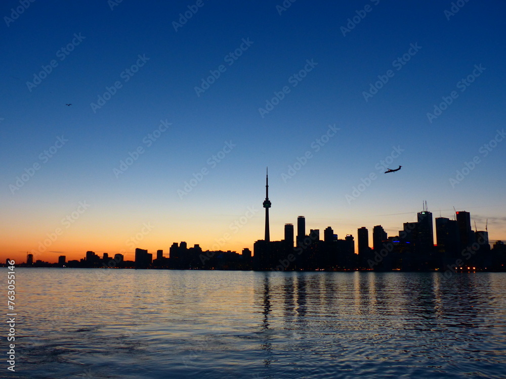 Toronto skyline à la tombée de la nuit