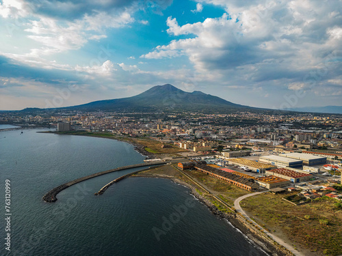 Fototapeta Naklejka Na Ścianę i Meble -  Vesuvius, the view from the beach