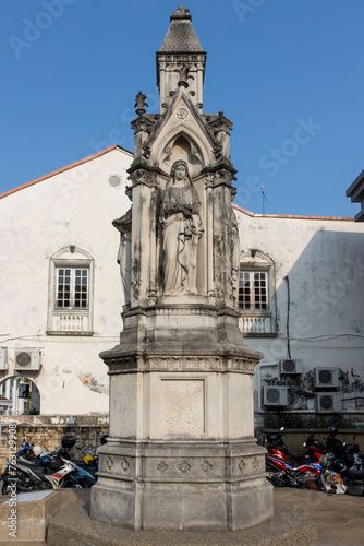 Neo gothic memorial statue at Light Street (Lebuh Light) in the historic district of George Town, Penang, Malaysia, Asia photo