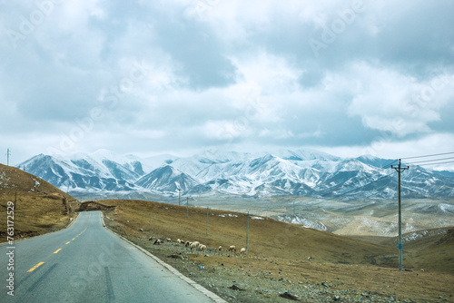 Gannan Tibetan Autonomous Prefecture, Gansu Province-Grassland under the snow-capped mountains © 江乐 陈
