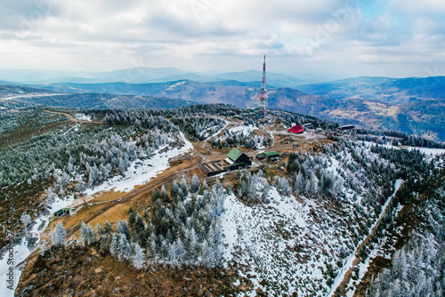 Góry zimą, Skrzyczne najwyższy szczyt w Beskidzie Śląskim na Śląsku w Polsce