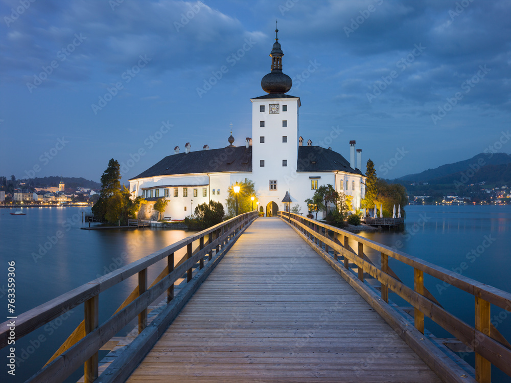 Steg zum Schloss Orth, Gmunden, Traunsee, Oberösterreich