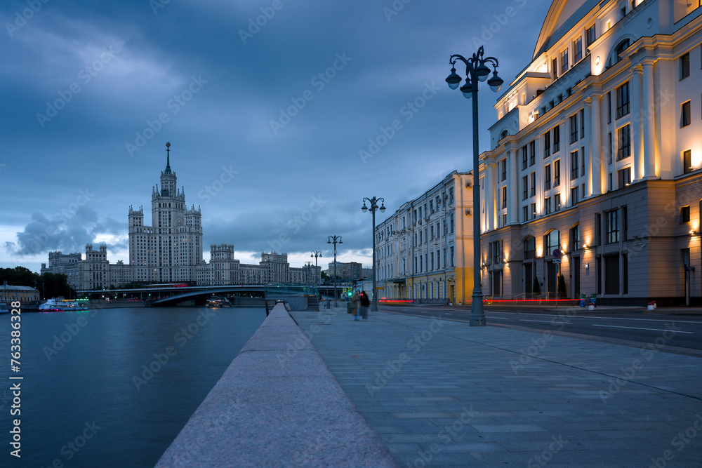 Sofiyskaya Embankment in Moscow, traffic light trail