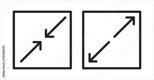 Expand size icon zoom icon. Enlarge vector symbol. Simple zoom arrow icons. expansion and contraction icon set. EPS10