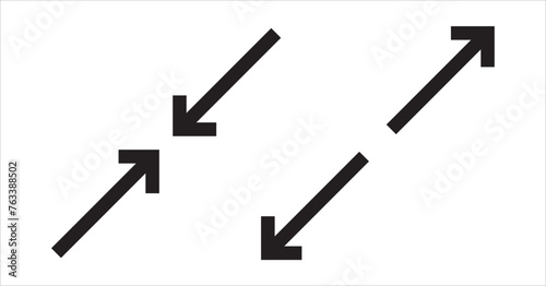 Expand size icon zoom icon. Enlarge vector symbol. Simple zoom arrow icons. expansion and contraction icon set. EPS10