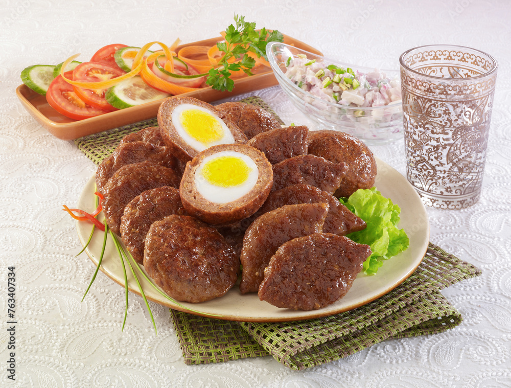 Foto de Kofta, Nargisi Kofta and Nargisi Kabab. Mutton and beef kababs